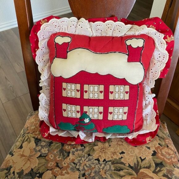Vintage HOLIDAY WINTER HEARTS Country Cottage RED PILLOW Eyelet & Calico Ruffle - Picture 1 of 6